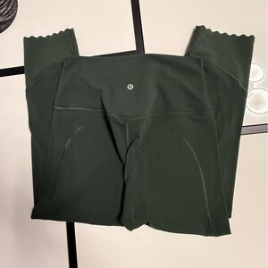 Lululemon Wunder Under Scallop
Crop Leggings size 8